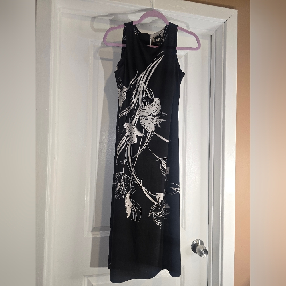 Chic Black and White Floral Maxi Dress